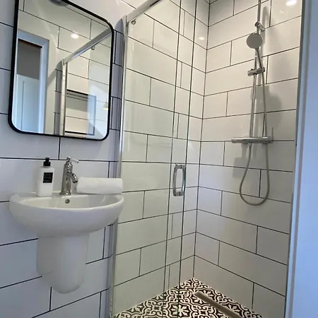 Bialy - Strefa Ciszy, Children Free